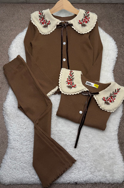ENSEMBLE FILLE MARRON À COL BRODÉ FLORAL