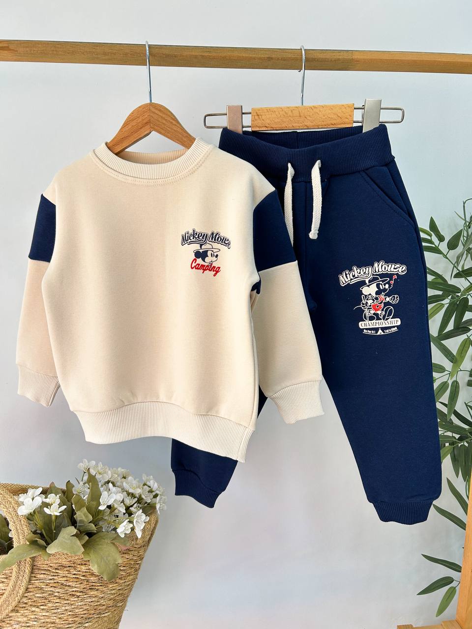 ENSEMBLE MICKEY MOUSE