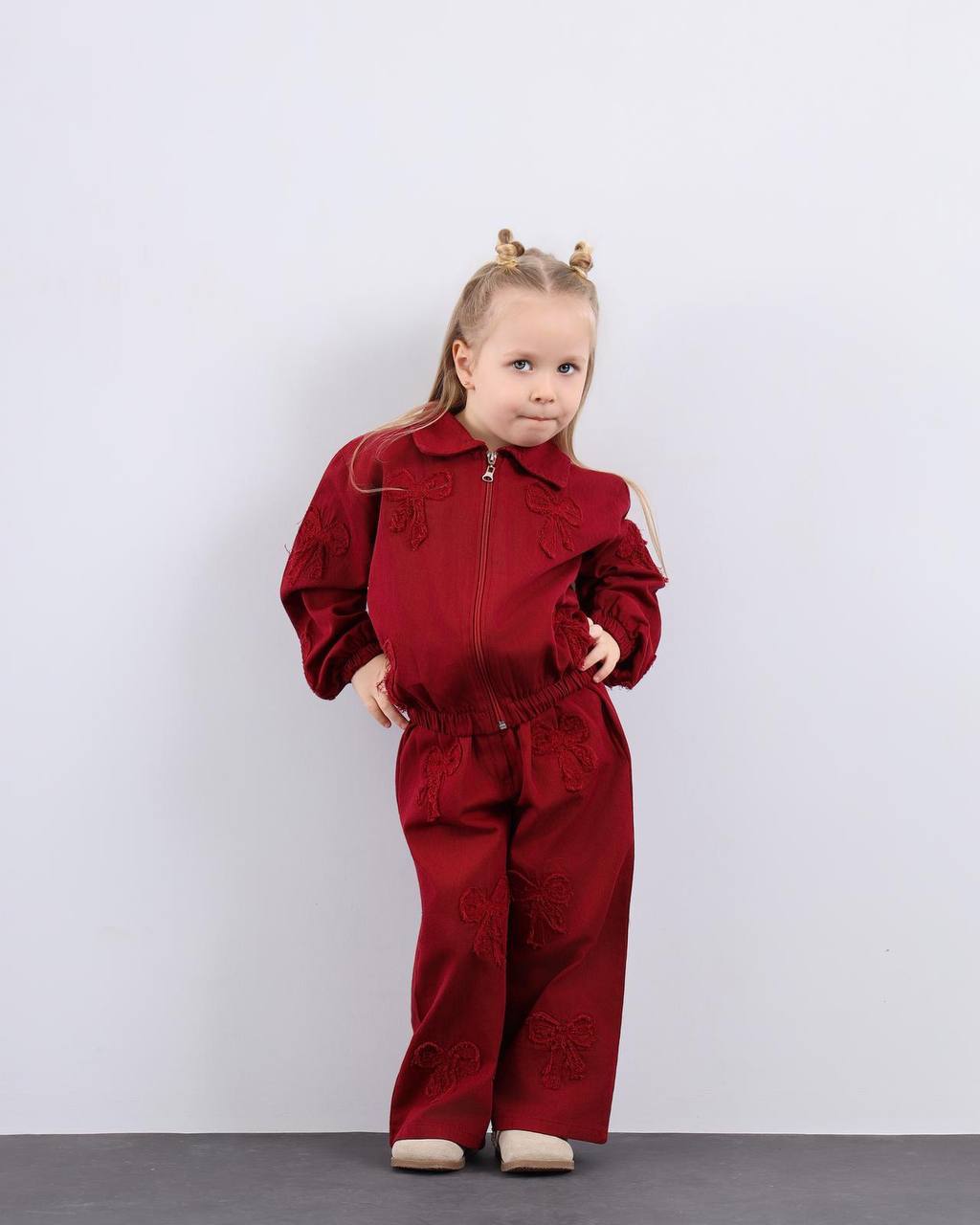 Combinaison fille élégante rouge à motifs brodés