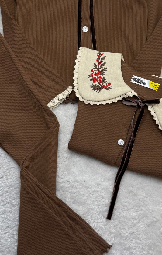 ENSEMBLE FILLE MARRON À COL BRODÉ FLORAL