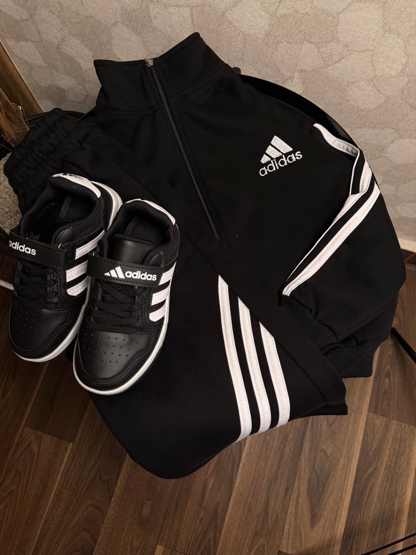 Survêtement, Adidas noir
