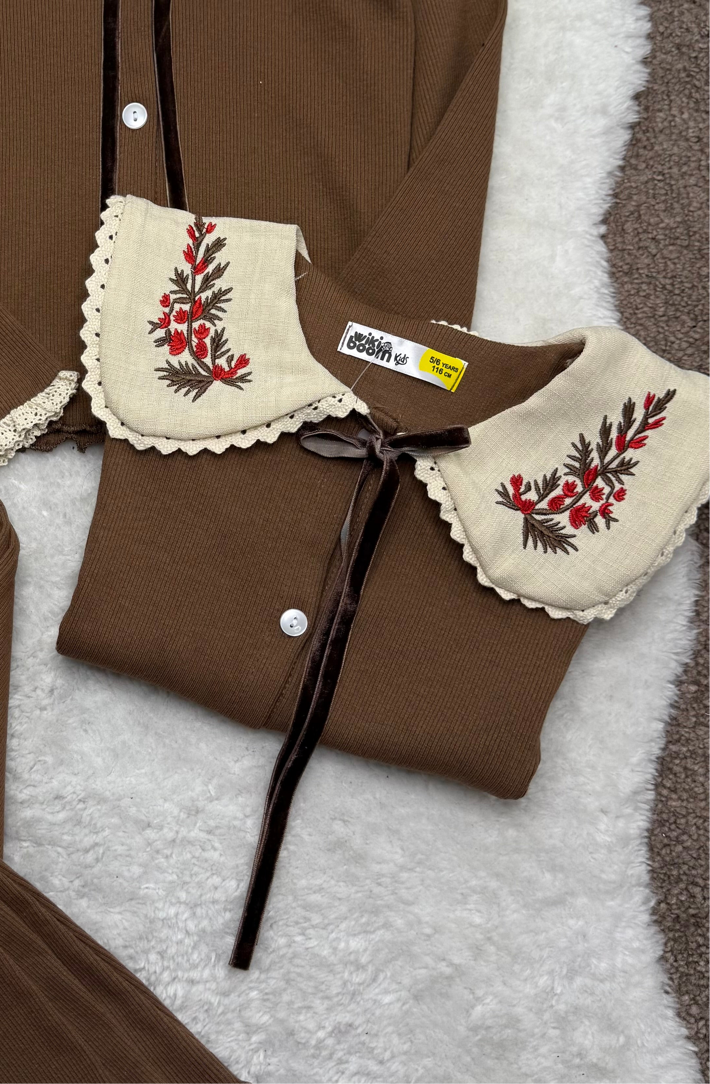 ENSEMBLE FILLE MARRON À COL BRODÉ FLORAL