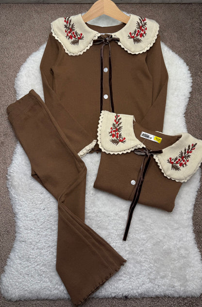 ENSEMBLE FILLE MARRON À COL BRODÉ FLORAL