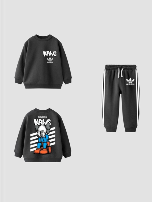 Ensemble Kaws Adidas